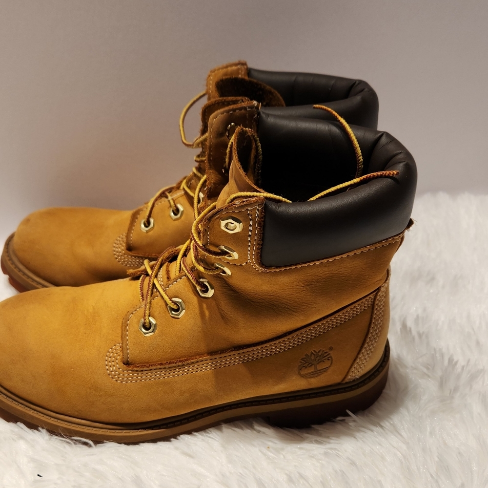 Boot - Picture 2 of 4